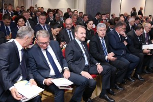 'TA ĆE DARVIN: Samo u BiH vlast bira glasače