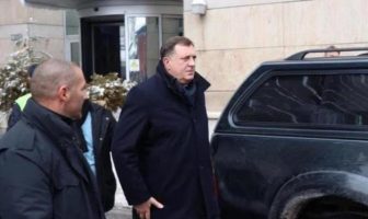 DODIKOVA DIPLOMATIJA: Od sijela s Hercegovcima iz Zrenjanina do četiri minute s Putinom DODIKOVA DIPLOMATIJA: Od sijela s Hercegovcima iz Zrenjanina do četiri minute s Putinom