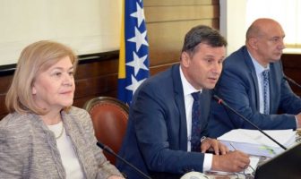 Sarajevski advokat i saradnici naplatit će 3,1 milion KM za zastupanje Vlade FBiH u arbitraži sa INA/MOL Sarajevski advokat i saradnici naplatit će 3,1 milion KM za zastupanje Vlade FBiH u arbitraži sa INA/MOL