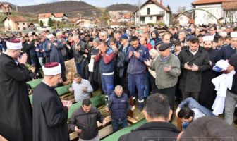 Obavljena dženaza žrtvama ratnog zločina u Hadžićima Obavljena dženaza žrtvama ratnog zločina u Hadžićima