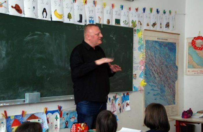 NASER HUSIĆ certificirani tumač znakovnog jezika: Projekte edukacije vode osobe koje uopće ne znaju znakovni jezik