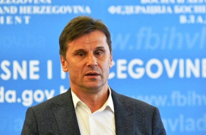 Novalić najavio masovnu nabavku testova i respiratora za općine, kantone i Federaciju