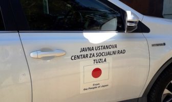 Gluhi telefoni: Vlada Japana je socijalnim ustanovama u BiH poklonila 80 luksuznih Toyota – kakvu korist od toga ima pola miliona socijalno ugroženih? Gluhi telefoni: Vlada Japana je socijalnim ustanovama u BiH poklonila 80 luksuznih Toyota - kakvu korist od toga ima pola miliona socijalno ugroženih?