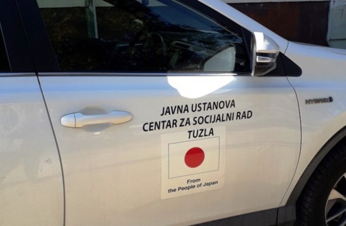 Gluhi telefoni: Vlada Japana je socijalnim ustanovama u BiH poklonila 80 luksuznih Toyota - kakvu korist od toga ima pola miliona socijalno ugroženih?