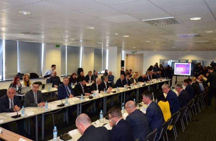 U Federaciji proglašeno stanje nesreće zbog virusa Kovid -19: Poslodavcima se preporučuje skraćeno radno vrijeme