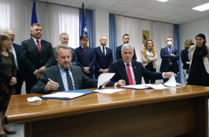 Izetbegović i Čović potpisali sporazum o održavanju izbora u Mostaru