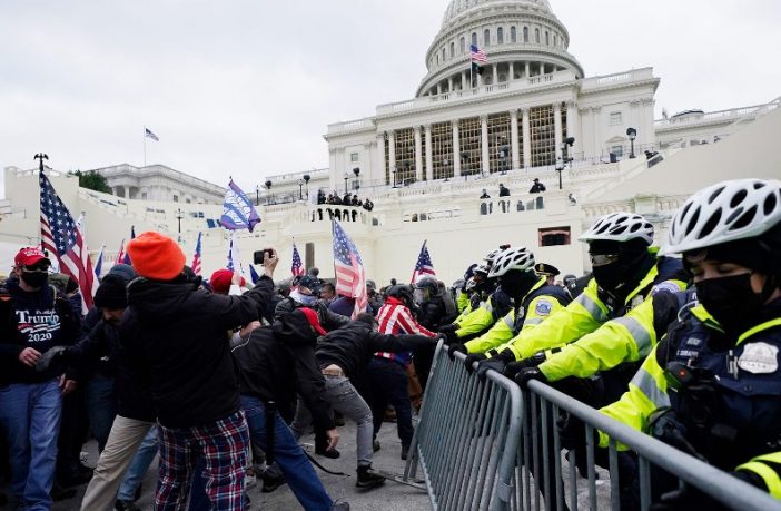 Dramatično u Vašingtonu: Trampove pristalice nasilno ušle u zgradu Kapitol