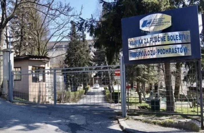 Dok se drugi masovno vakcinišu mi kupujemo dodatne krevete za izolatorij na Podhrastovima
