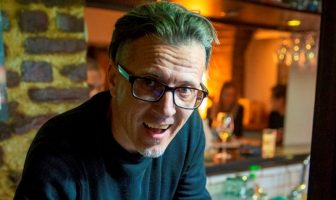 Samir Alić, ugostitelj u čijem se objektu već poštuje pravilo vakcinisan, testiran, prebolio Samir Alić, ugostitelj u čijem se objektu već poštuje pravilo vakcinisan, testiran, prebolio