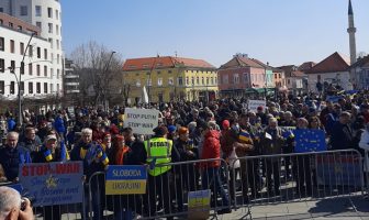 Sa protestnog skupa podrške Ukrajini održanog u Tuzli: „Danas niko nema pravo da šuti“