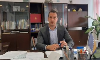 Odlaze nam đaci (1) Nikola Čiča, direktor Pedagoškog zavoda TK: Svake godine gubimo po jednu školu Odlaze nam đaci (1) Nikola Čiča, direktor Pedagoškog zavoda TK: Svake godine gubimo po jednu školu