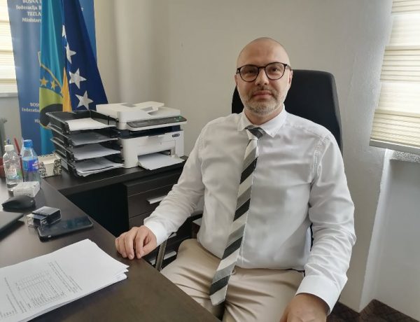 Bez zanata nema ni kravata (9) Ministar Omerović: Pripremamo nove nastavne planove i programe
