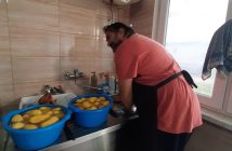 Korisnici Javne kuhinje u Lukavcu „na čekanju“ dok stotine tona hrane u BiH završi na otpadu
