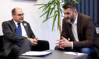 Schmidt: Borba protiv negiranja ratnih zločina, veličanja zločinaca i sankcioniranje ovih pojava važan zadatak za bh. društvo